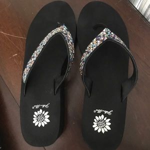 Yellow Box Liliana Rainbow Flip Flops, sz 10 EUC